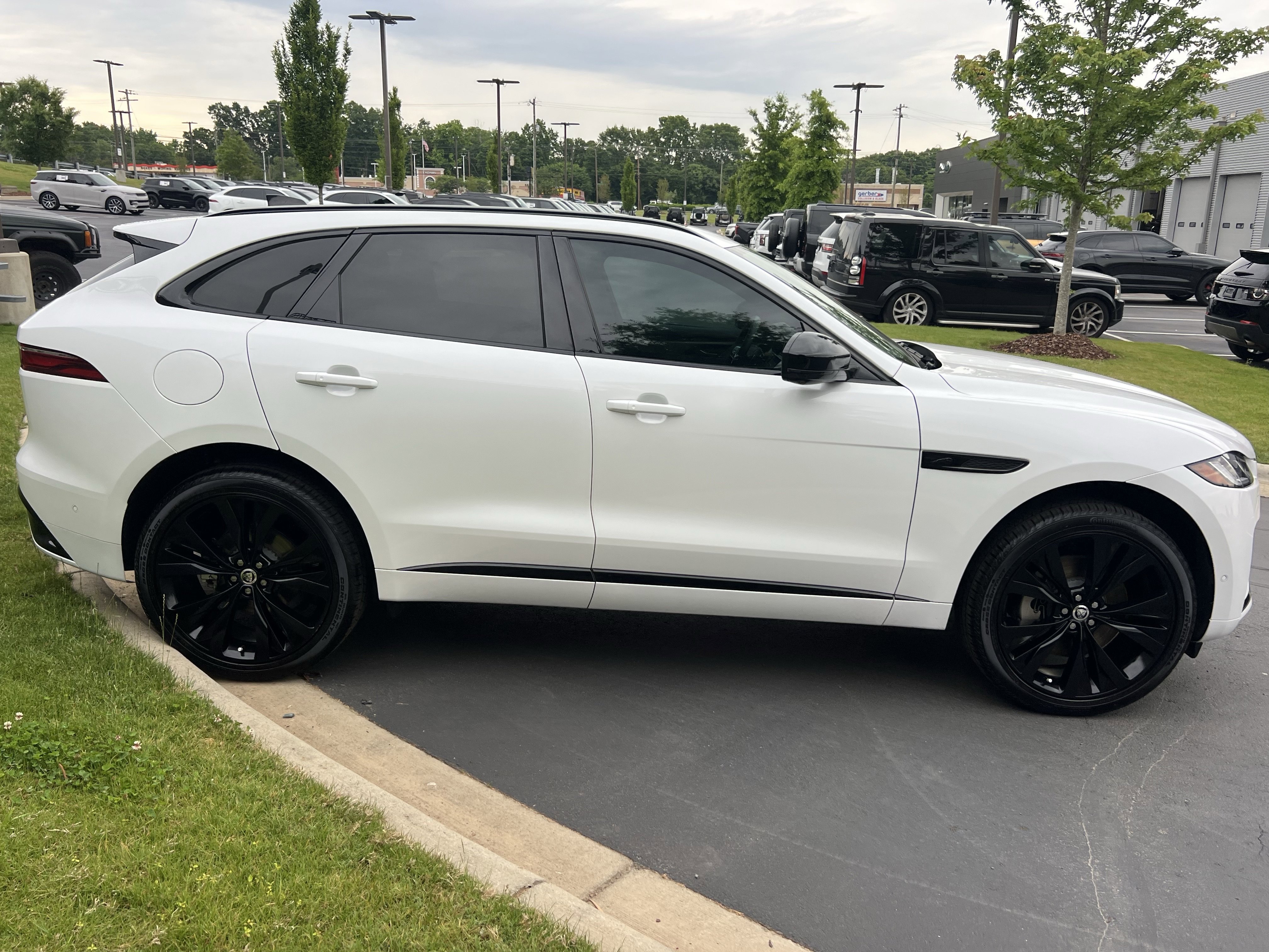Used 2026 Jaguar F-PACE R-Dynamic S AWD/4WD image 8