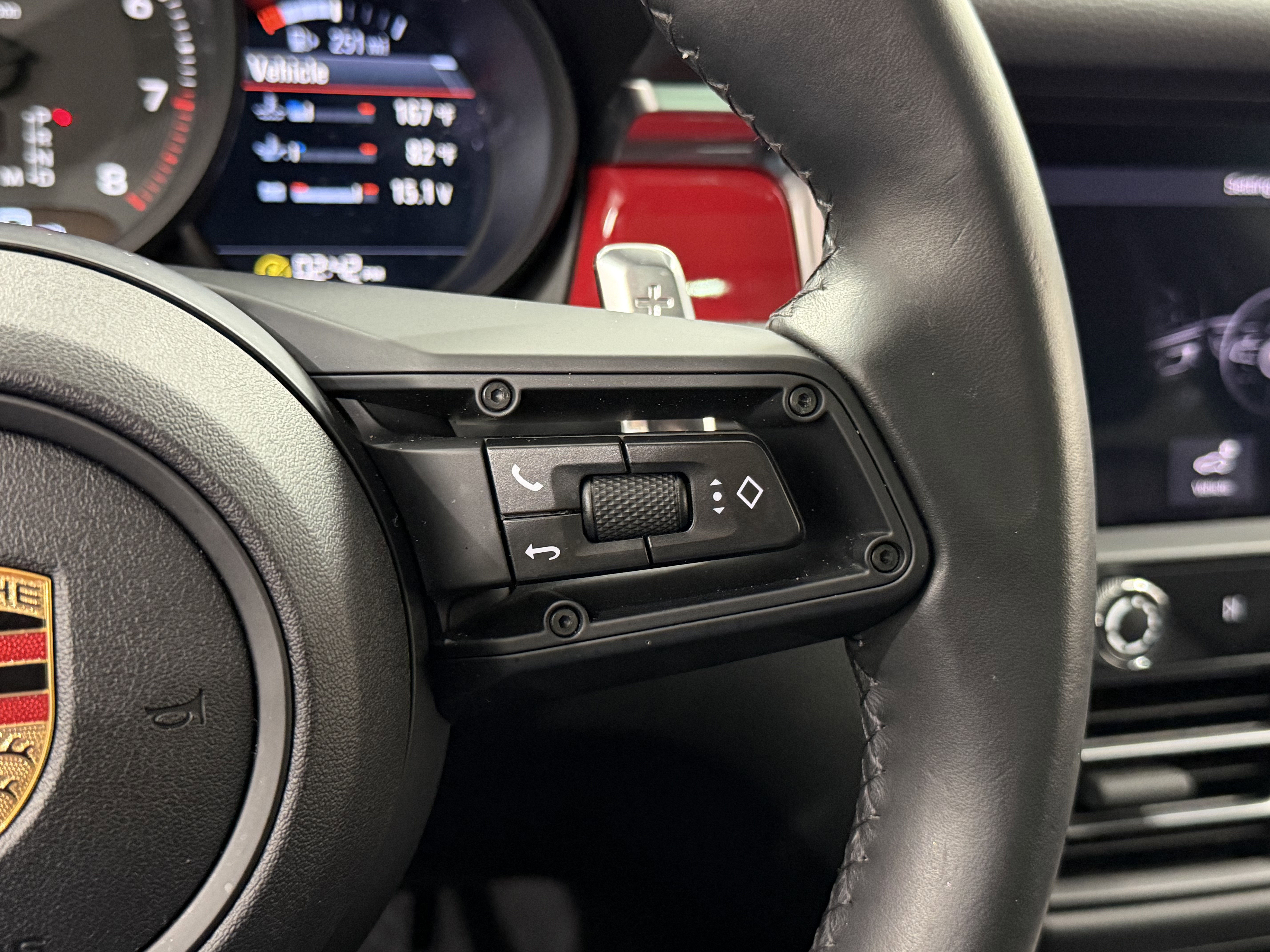 Certified 2024 Porsche Macan image 53