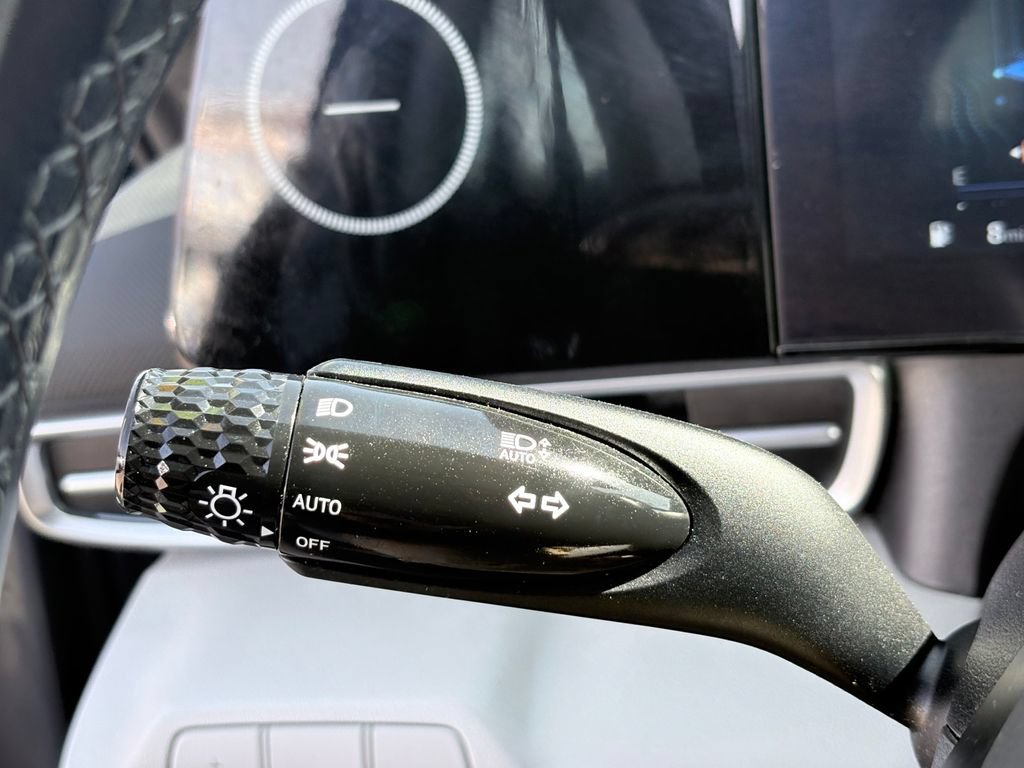 Used 2024 Hyundai Elantra Limited FWD image 15