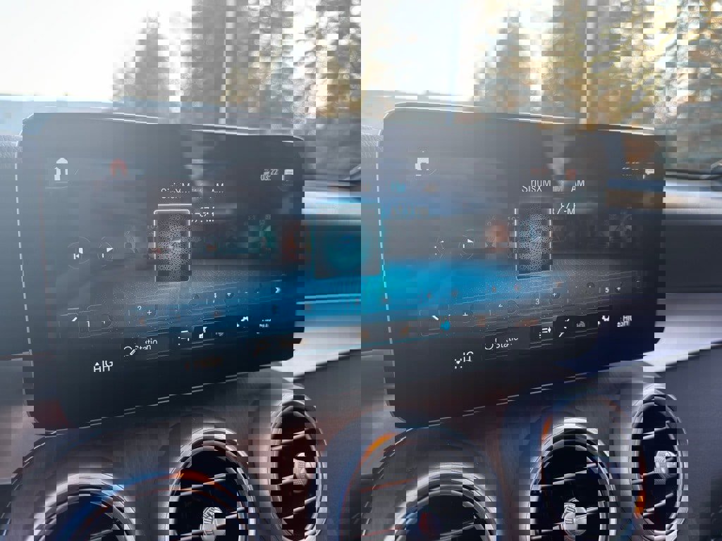 Used 2022 Mercedes-Benz GLC 300 4MATIC image 23