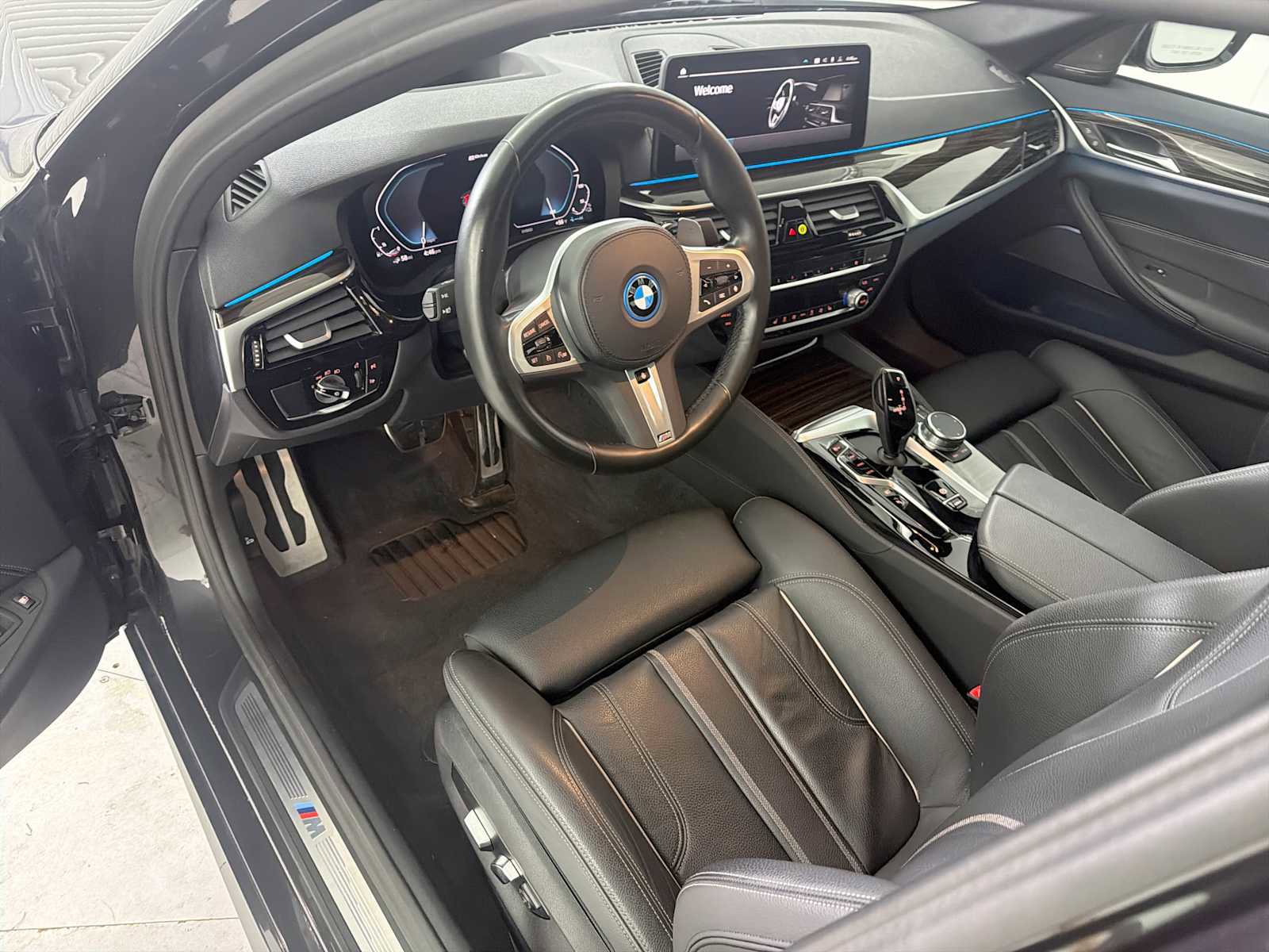 Used 2023 BMW 530e xDrive w/ Premium Package AWD/4WD image 11