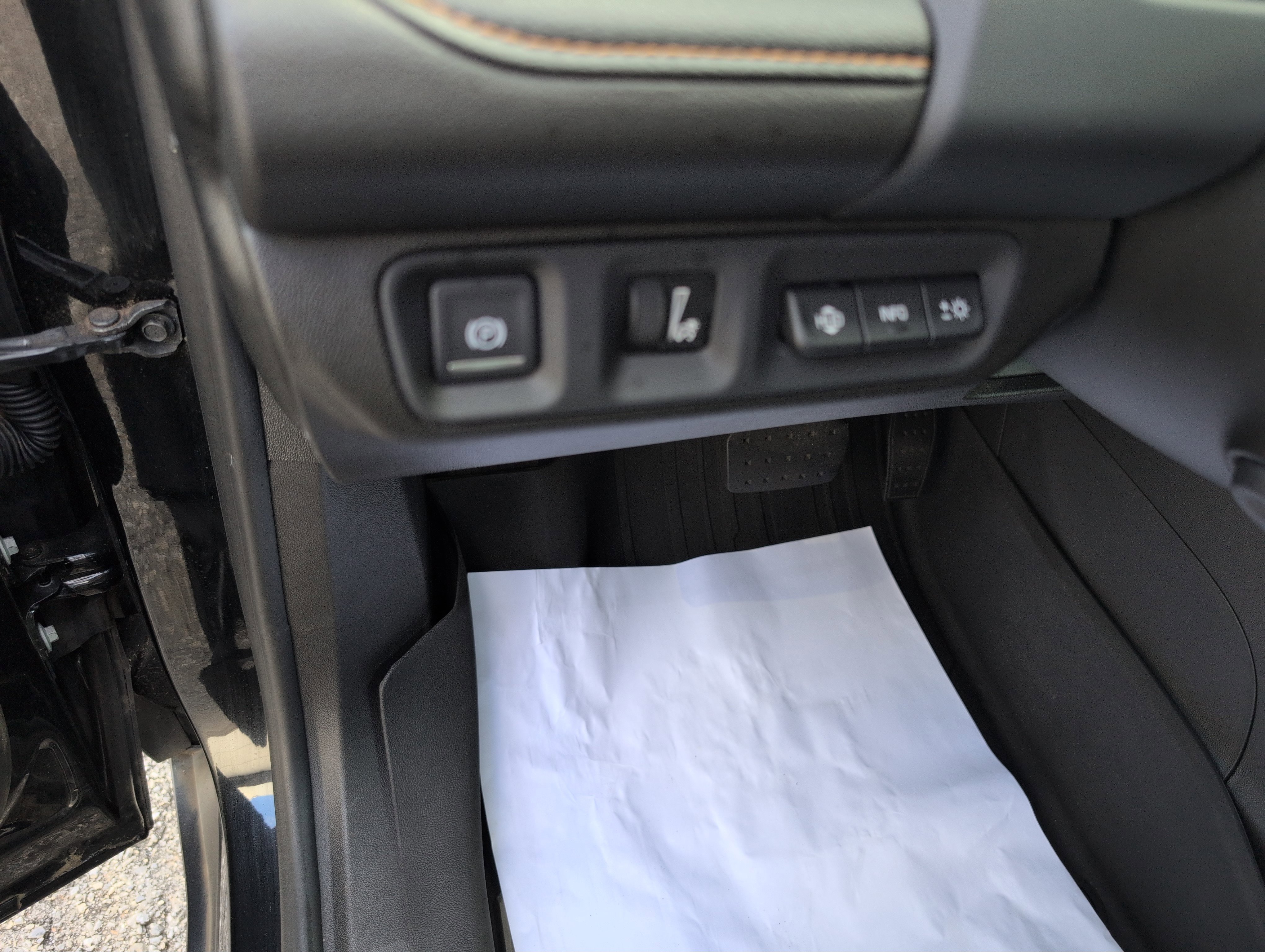 Used 2023 GMC Acadia AT4 w/ Technology Package image 17