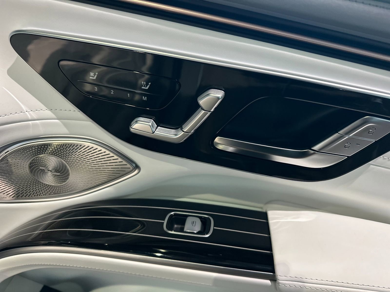 New 2025 Mercedes-Benz Maybach EQS 680 4MATIC image 18