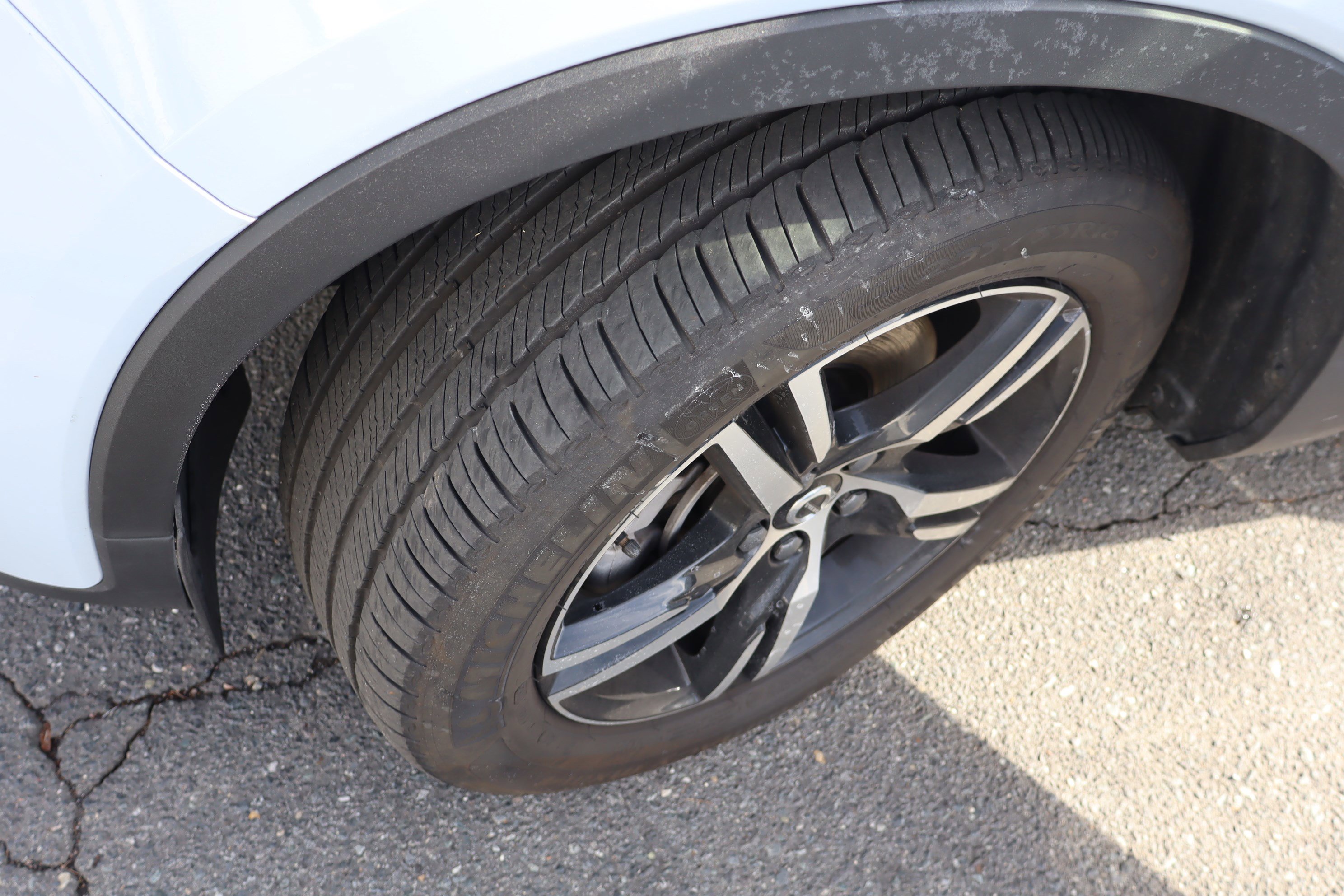 Used 2025 Volvo XC40 B5 Core image 40