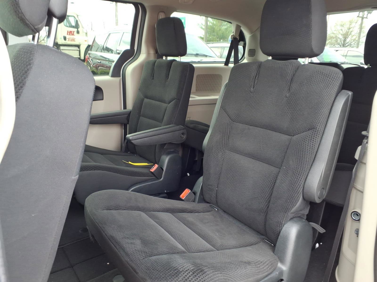 Used 2019 Dodge Grand Caravan SE w/ UConnect Hands-Free Group image 24