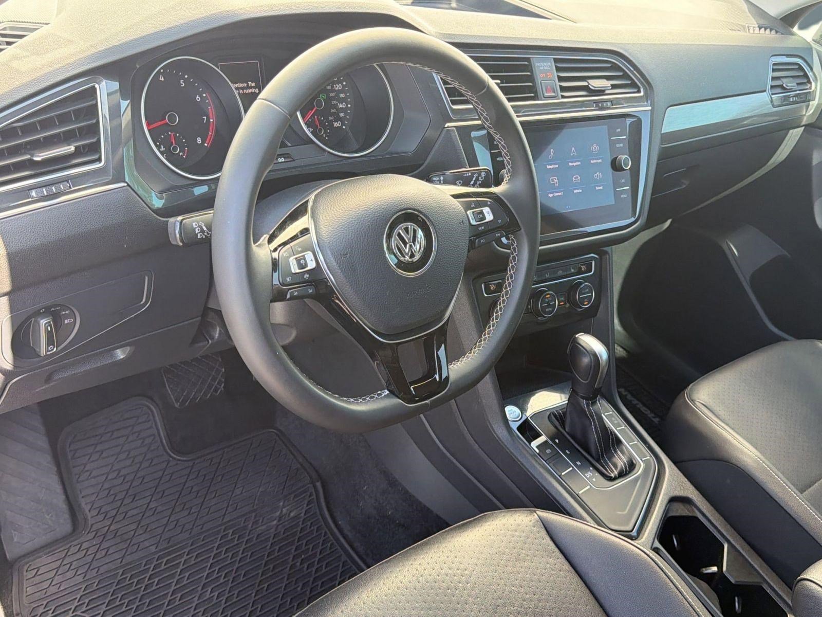 Used 2021 Volkswagen Tiguan SE w/ Panoramic Sunroof Package FWD image 4