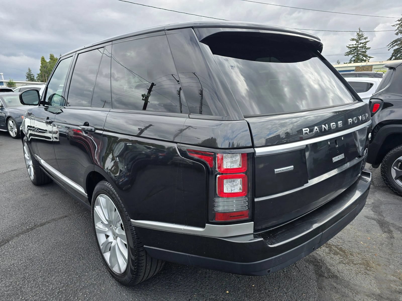 Used 2014 Land Rover Range Rover Supercharged AWD/4WD image 3