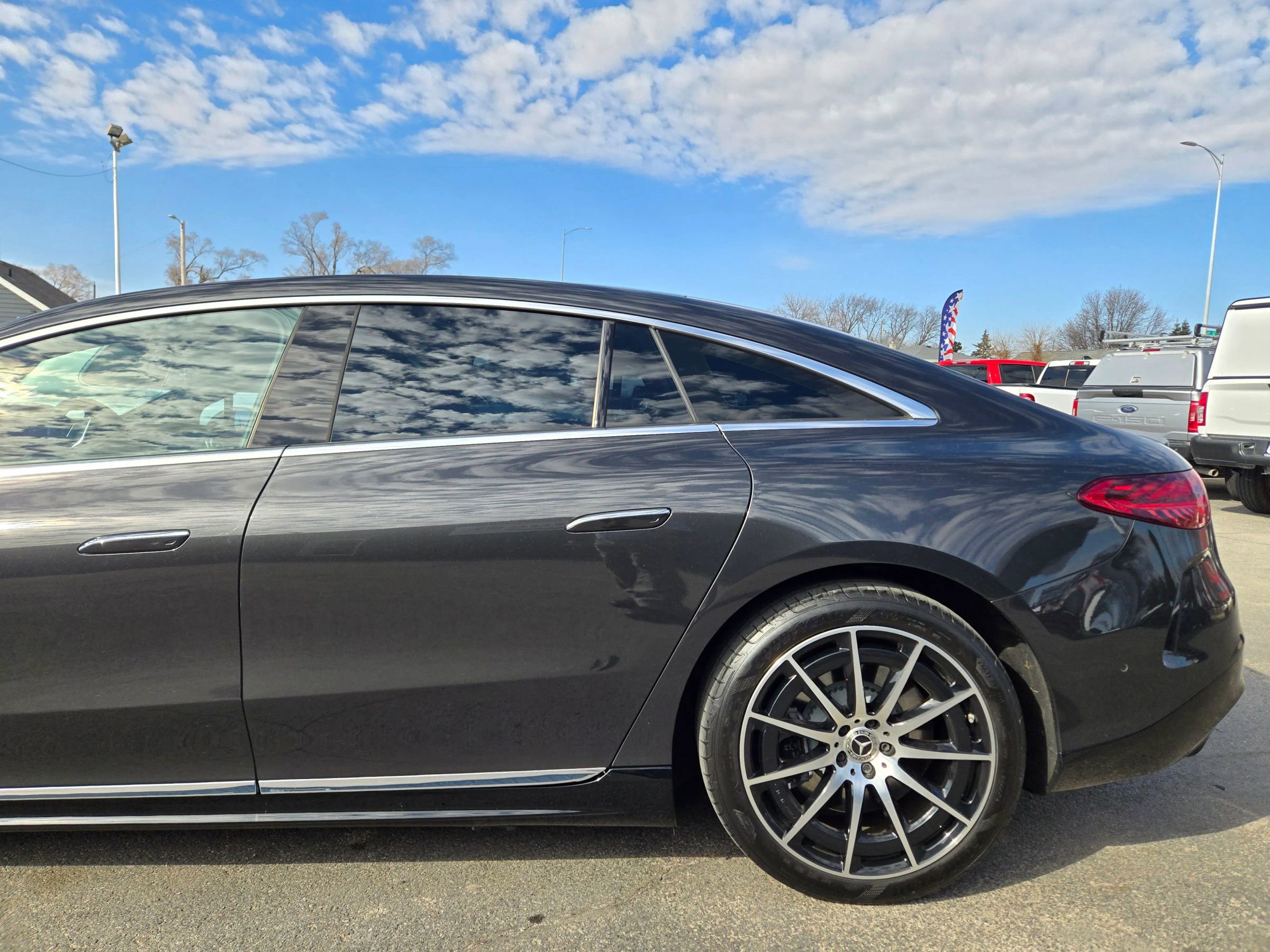 Used 2023 Mercedes-Benz EQS 580 4MATIC Sedan w/ Exclusive Trim Package image 4