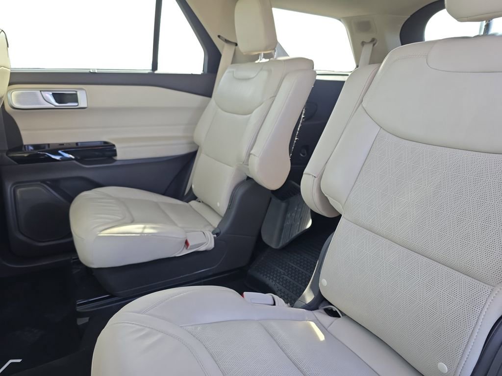 Used 2023 Ford Explorer Platinum w/ Premium Technology Package image 15