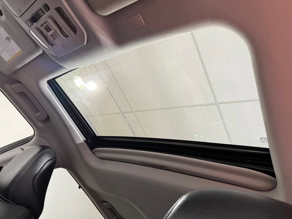 Certified 2021 Toyota Highlander Limited AWD/4WD image 18