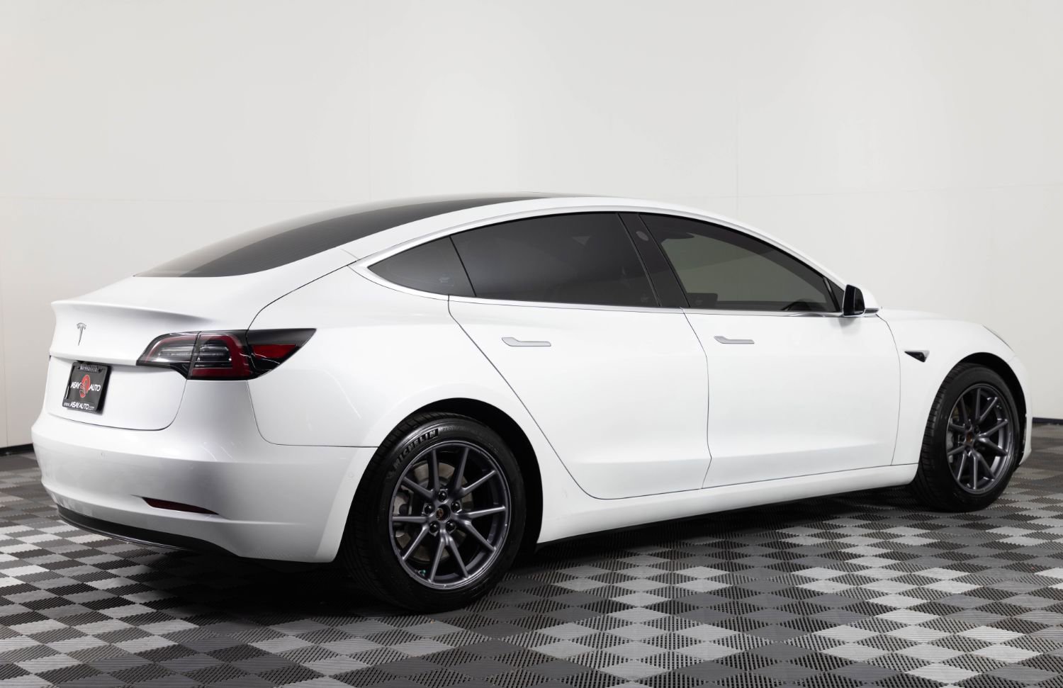Used 2020 Tesla Model 3 Standard Range RWD image 8