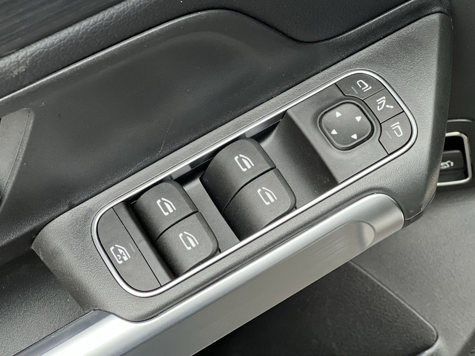 New 2026 Mercedes-Benz GLB 250 4MATIC image 13