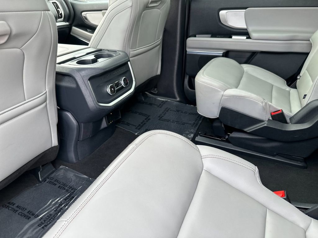 Certified 2025 Ford Expedition Active image 11