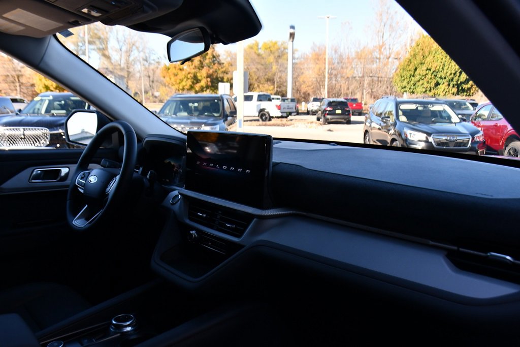 Used 2026 Ford Explorer Active w/ Active Comfort Package image 15