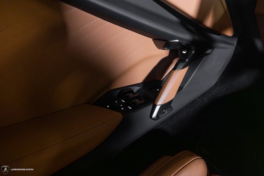 Used 2024 Lamborghini Revuelto image 20