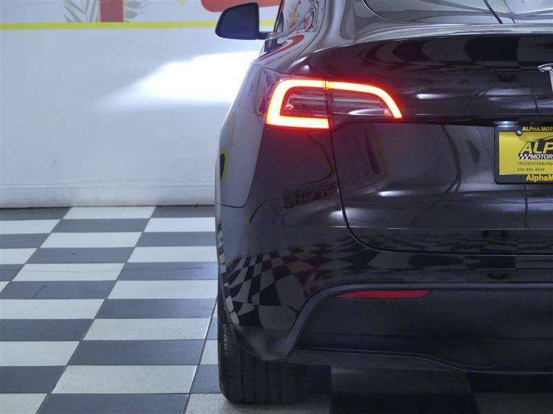 Used 2024 Tesla Model Y 2WD image 27