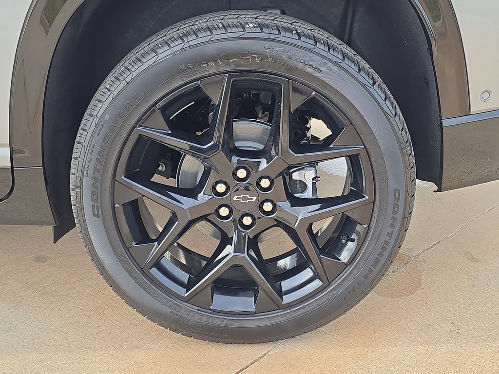 New 2026 Chevrolet Traverse RS w/ LPO, Floor Liner Package AWD/4WD image 34