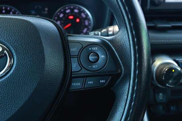 Used 2019 Toyota RAV4 XLE FWD image 14