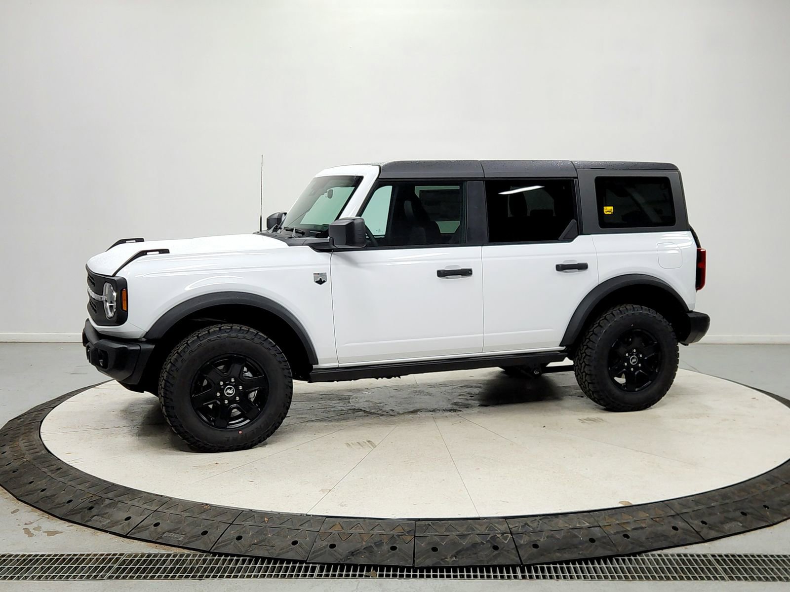 New 2025 Ford Bronco Big Bend w/ Black Diamond Package image 4