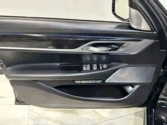 Used 2017 BMW 750i xDrive AWD/4WD image 43