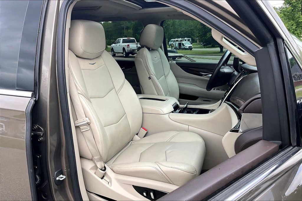 Used 2016 Cadillac Escalade Premium AWD/4WD image 6