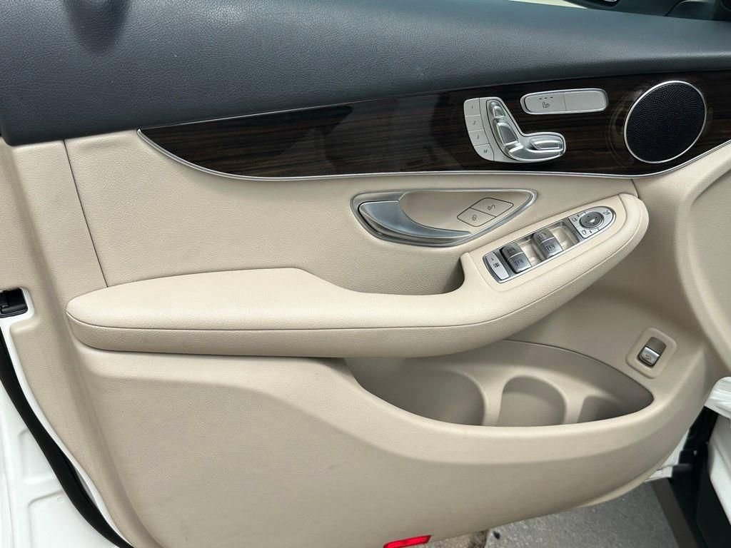 Used 2022 Mercedes-Benz GLC 300 image 21