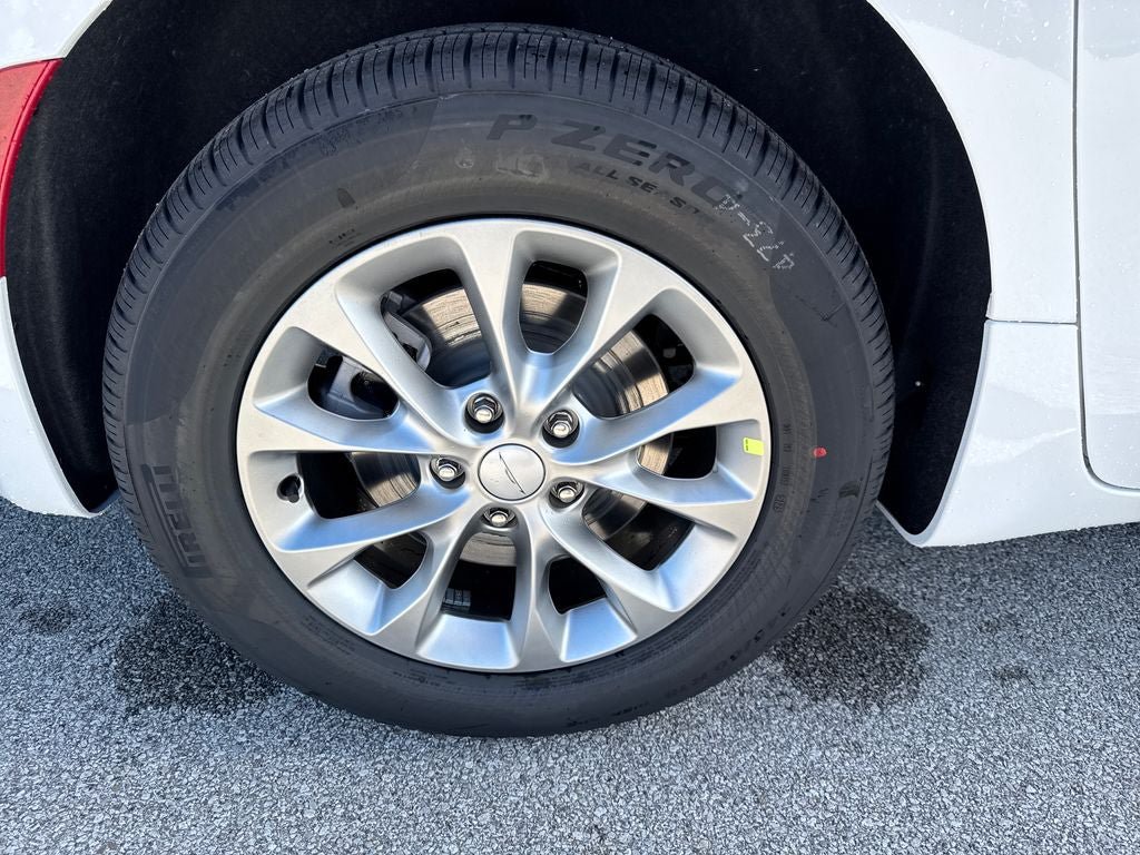 New 2027 Chrysler Pacifica Select AWD/4WD image 12