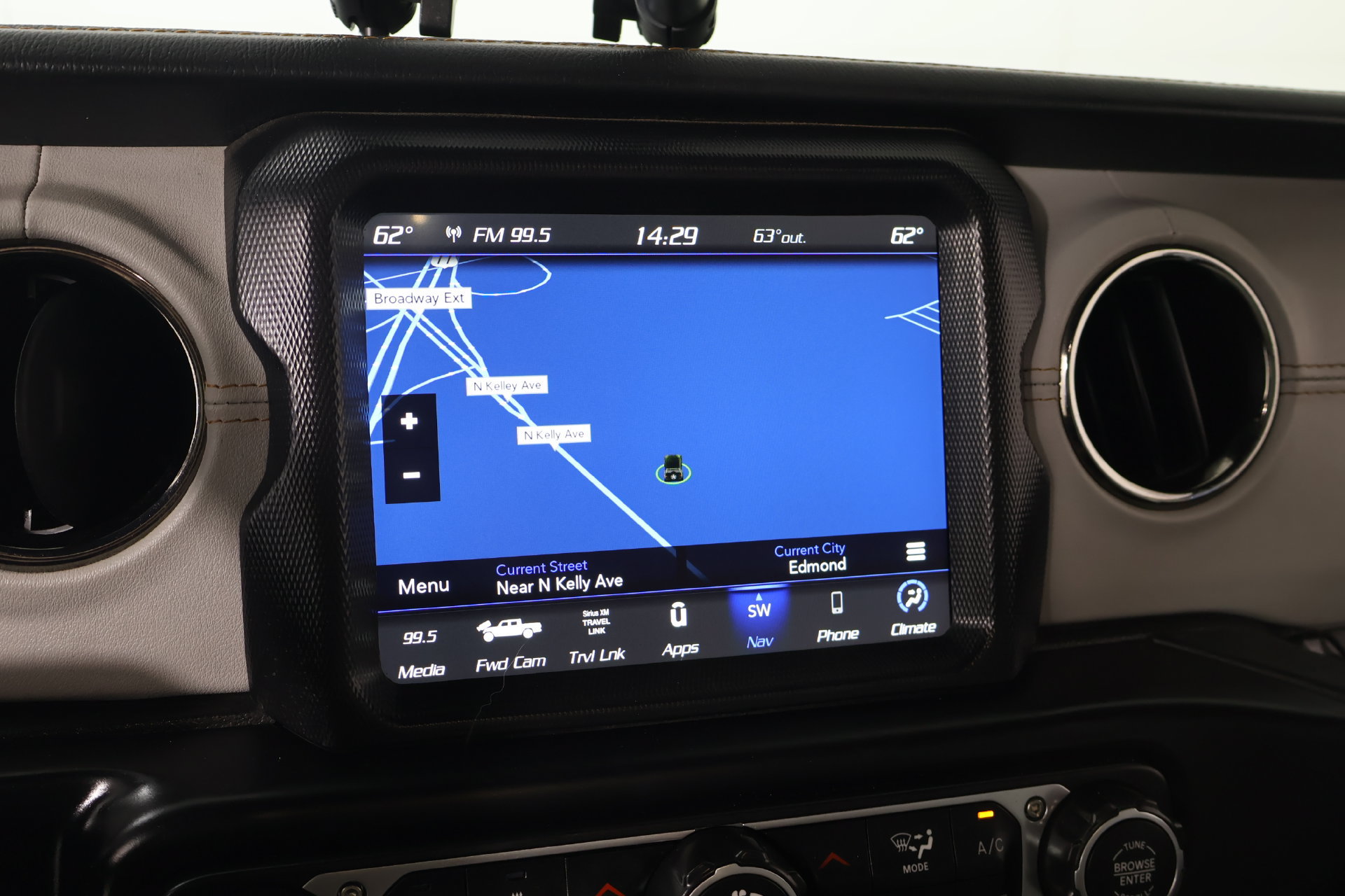 Used 2023 Jeep Gladiator Overland AWD/4WD image 7