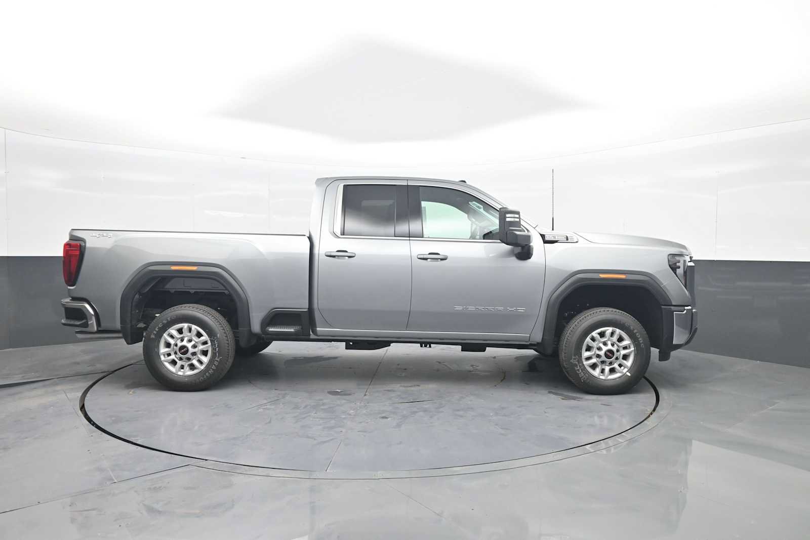 New 2026 GMC Sierra 2500 SLE w/ Preferred Package AWD/4WD image 9