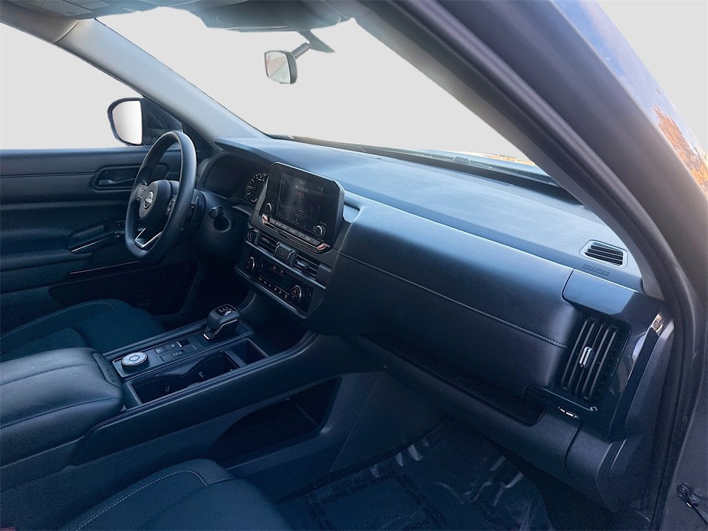 Used 2024 Nissan Pathfinder S image 29