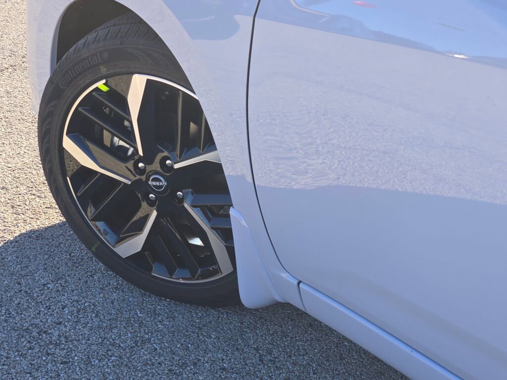 Used 2025 Nissan Versa SR w/ Trunk Package image 15