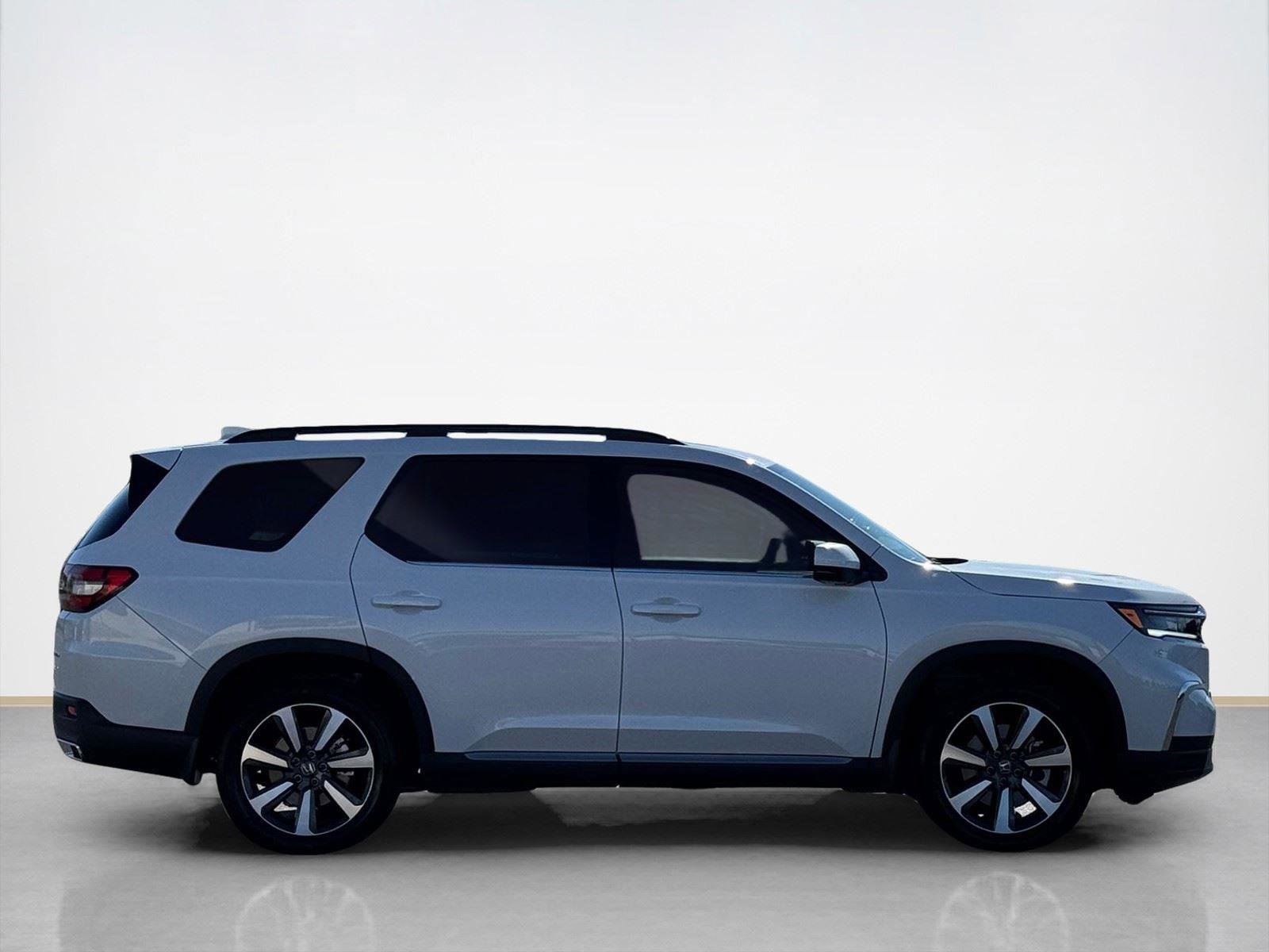 Used 2025 Honda Pilot Touring image 9