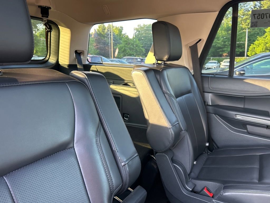 Used 2023 Ford Expedition XLT AWD/4WD image 13