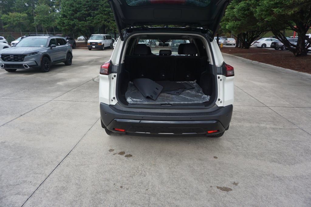 Used 2023 Nissan Rogue SV w/ SV Premium B Package FWD image 15