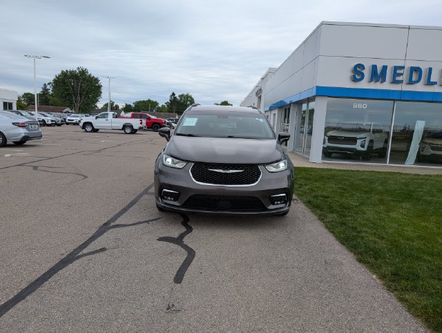 Used 2022 Chrysler Pacifica Touring-L FWD image 26