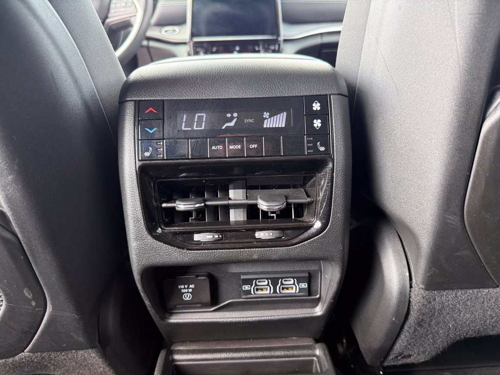 Used 2023 Jeep Grand Cherokee L Limited AWD/4WD image 16