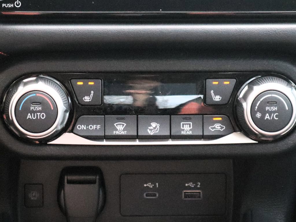 New 2025 Nissan Versa SR w/ Trunk Package image 16