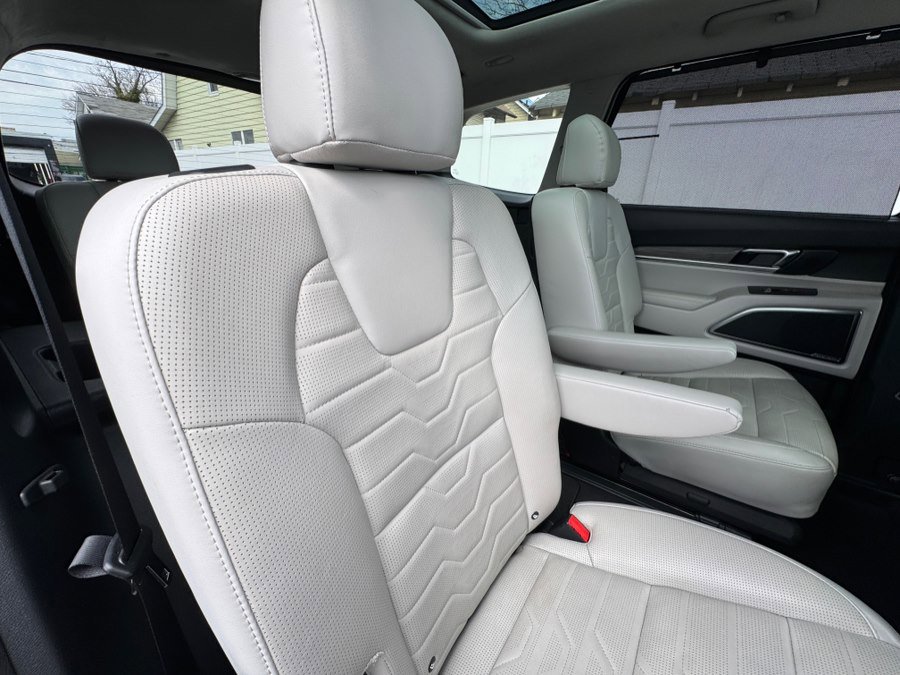 Used 2022 Kia Telluride SX w/ SX Prestige Package image 36