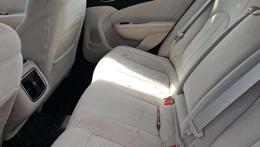 Used 2015 Chrysler 200 Limited w/ Convenience Group FWD image 11