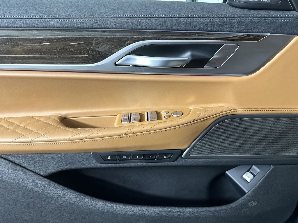 Used 2022 BMW 740i xDrive w/ Luxury Rear Seating Package image 25
