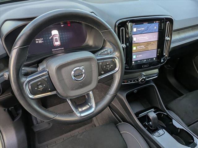 Used 2023 Volvo XC40 Recharge Plus image 9