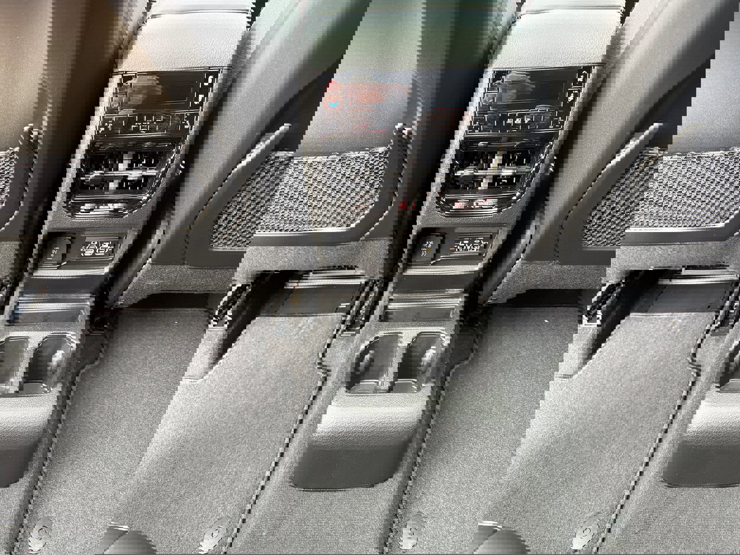 New 2025 Jeep Grand Cherokee L Limited w/ Luxury Tech Group II image 12