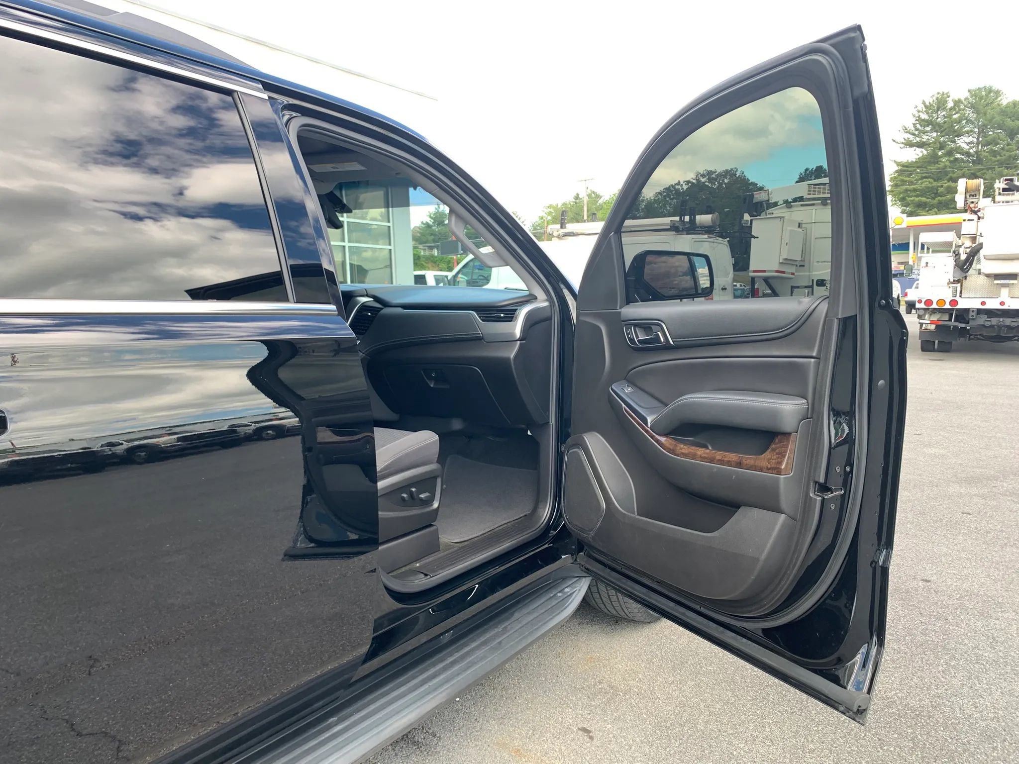 Used 2017 Chevrolet Suburban LS w/ Skid Plate Package AWD/4WD image 22
