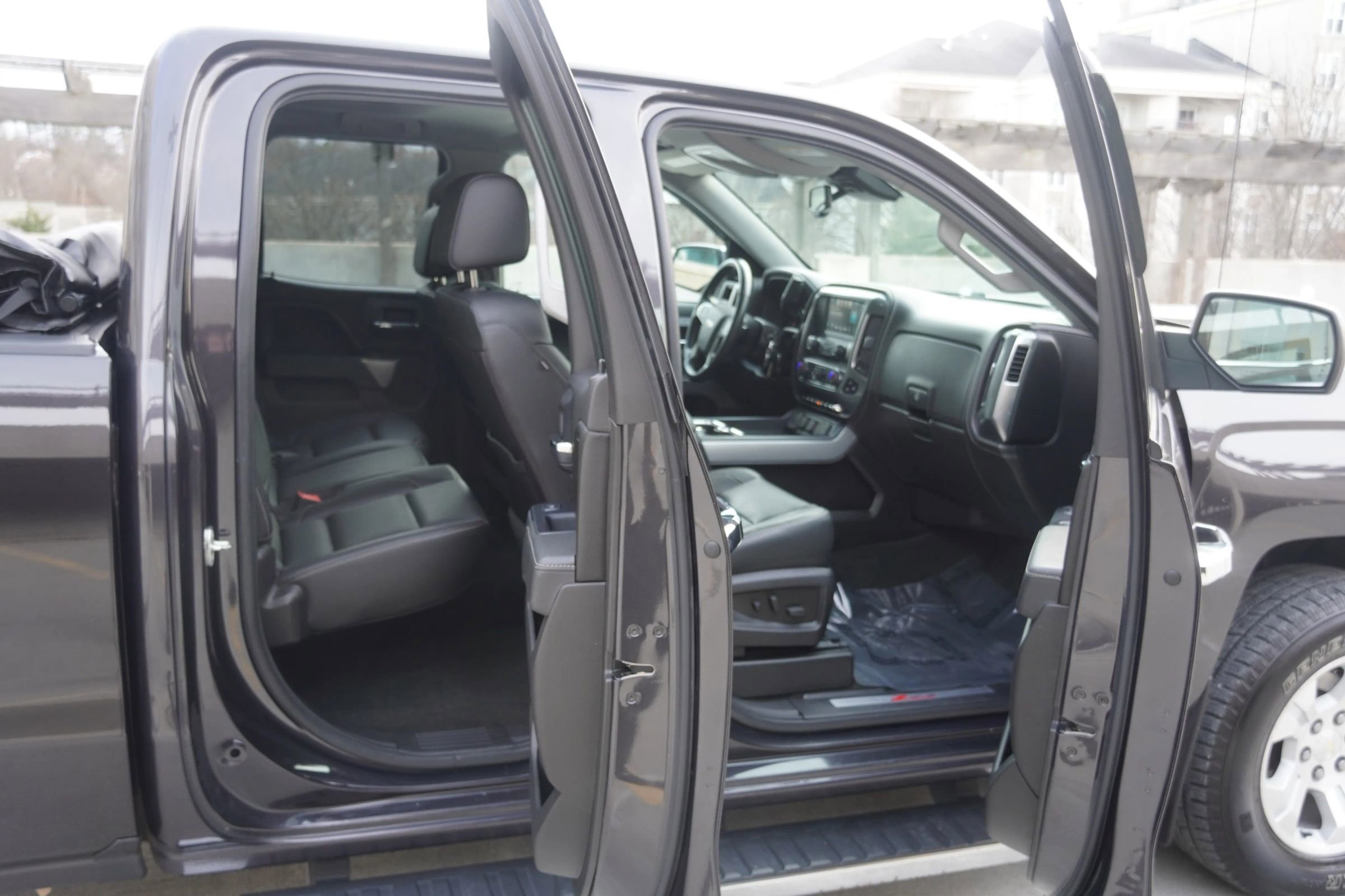 Used 2016 Chevrolet Silverado 1500 LTZ Z71 w/ LTZ Plus Package image 9