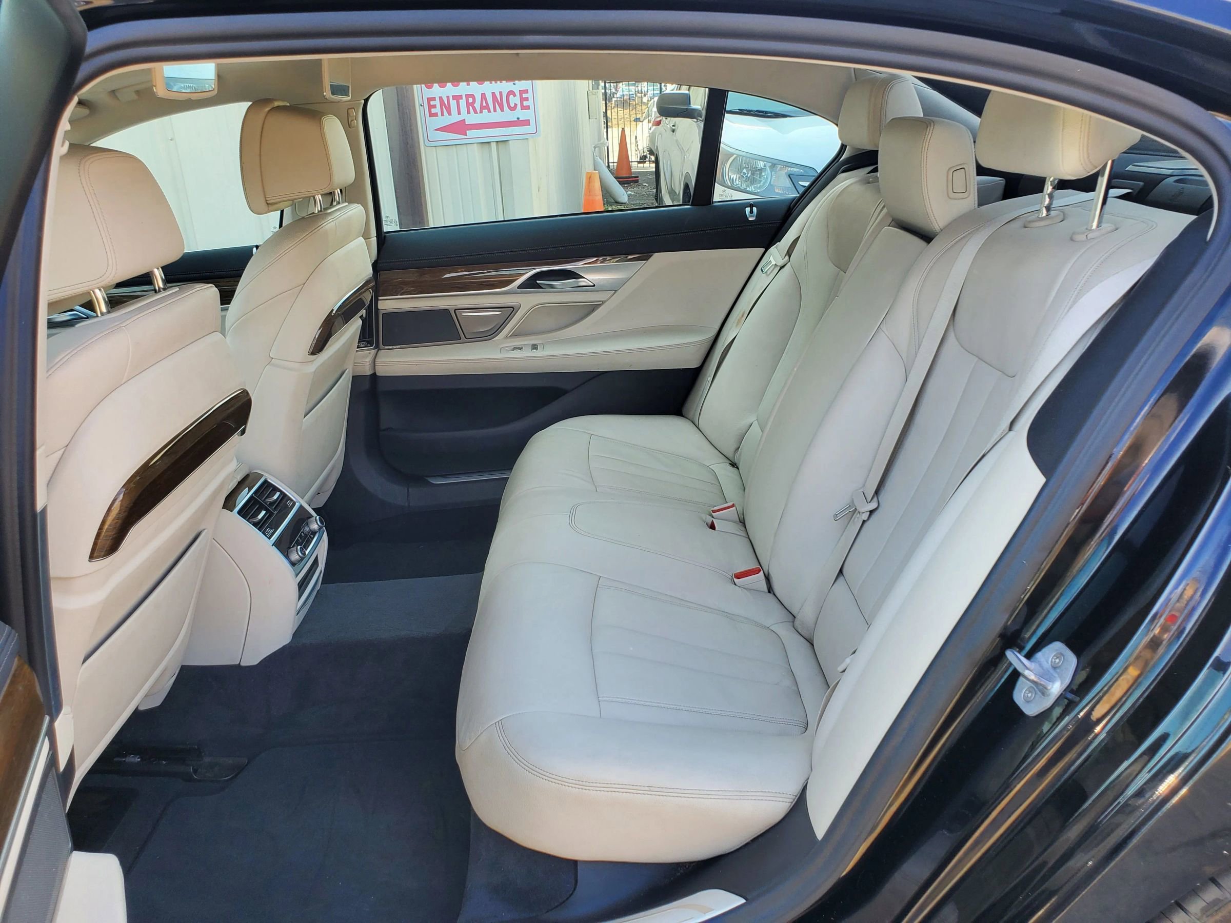 Used 2018 BMW 750i xDrive image 37