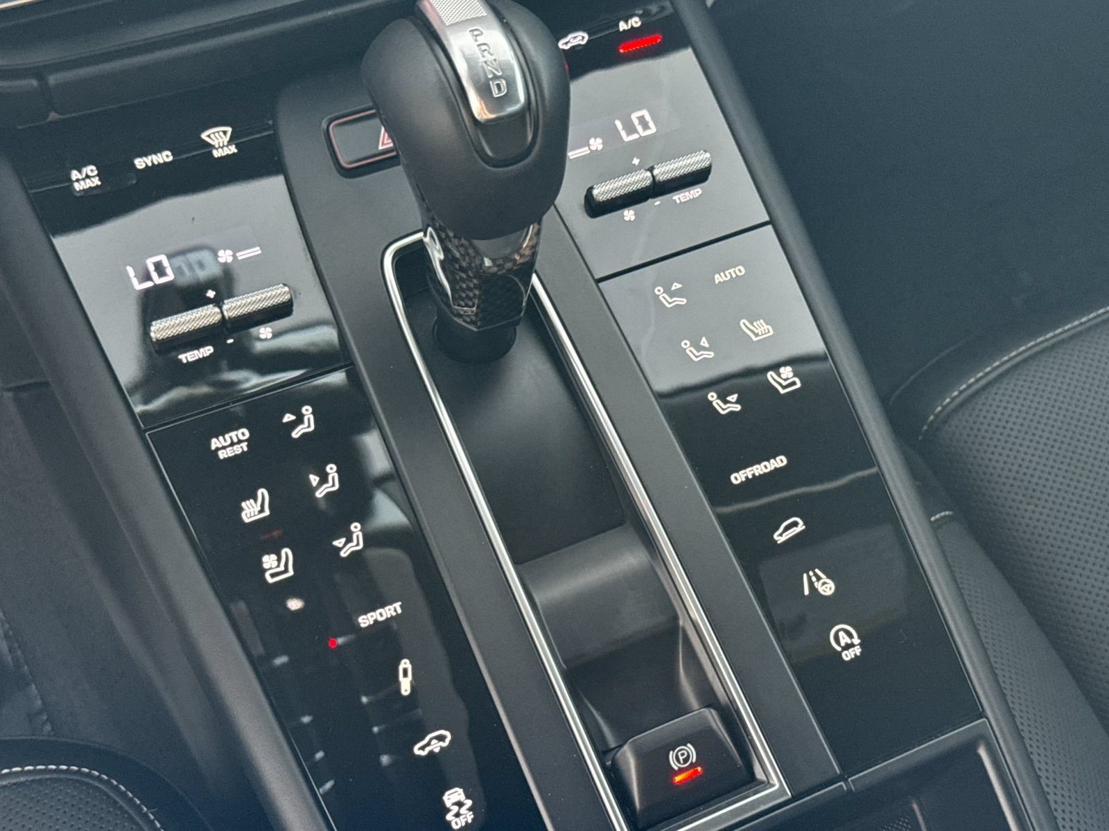 Certified 2024 Porsche Macan GTS AWD/4WD image 25