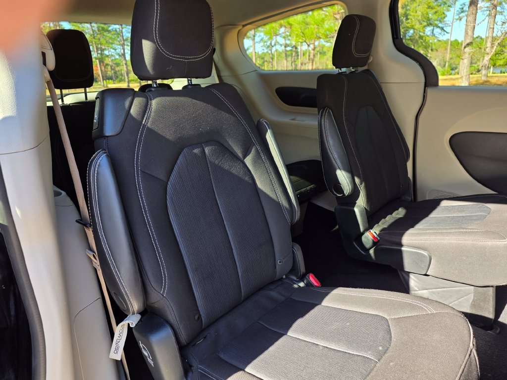 Used 2023 Chrysler Voyager LX FWD image 21