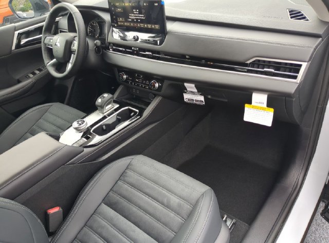 New 2026 Mitsubishi Outlander AWD image 15