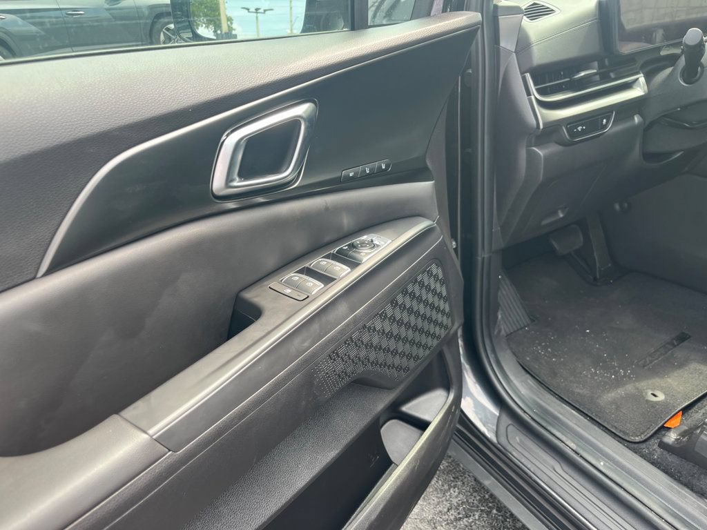 Used 2026 Kia Carnival SX w/ SX Dark Edition Package FWD image 11