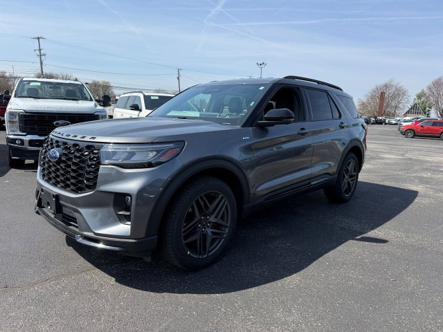 Used 2025 Ford Explorer ST-Line w/ ST-Line Street Pack AWD/4WD image 4